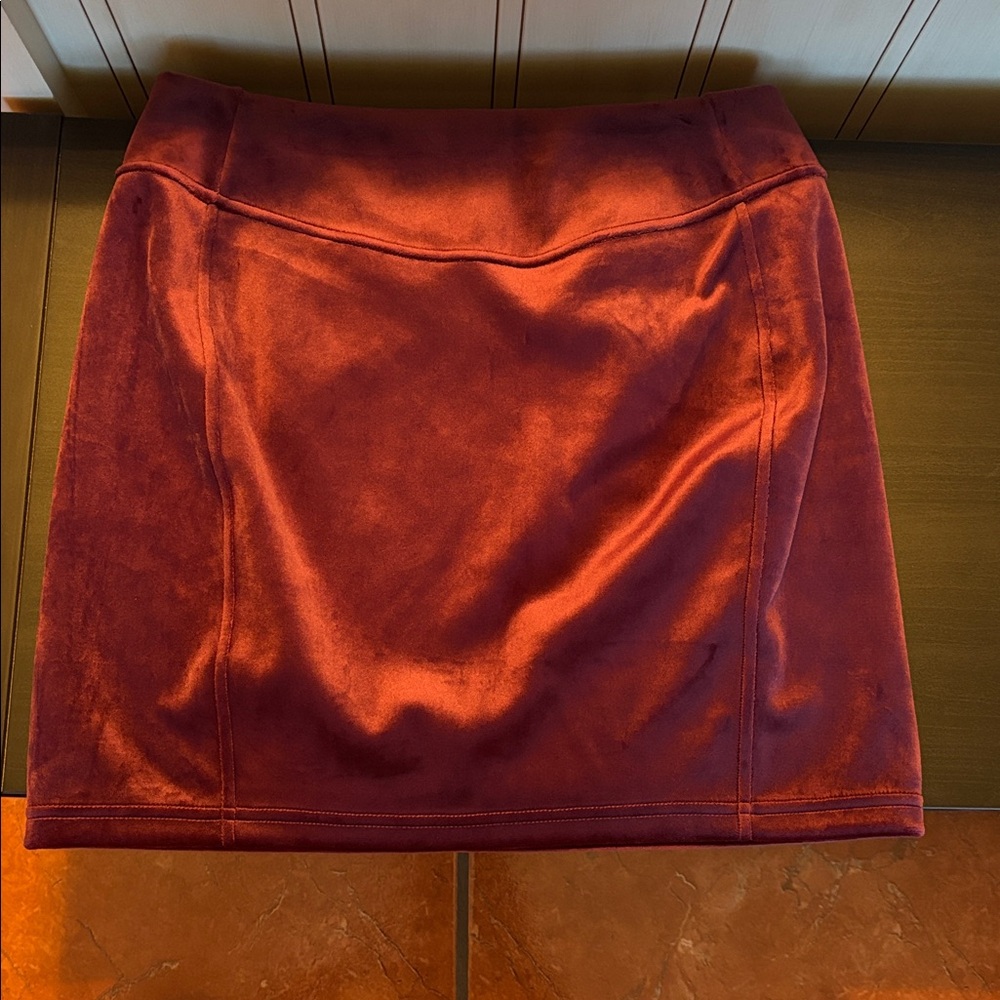 Lululemon scuba high rise mini skirt velvet in garnet
